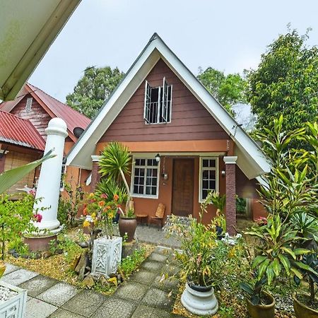 Oyo 90642 Twin Mutiara Chalet & Homestay Jeli Exterior foto