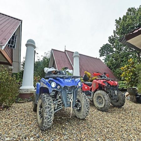Oyo 90642 Twin Mutiara Chalet & Homestay Jeli Exterior foto