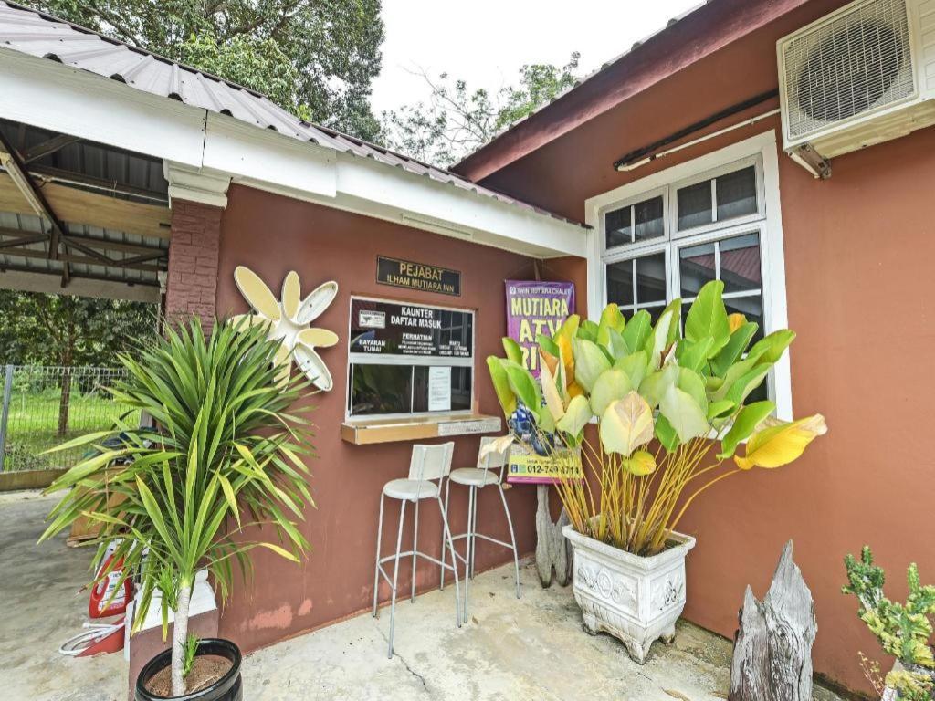 Oyo 90642 Twin Mutiara Chalet & Homestay Jeli Exterior foto